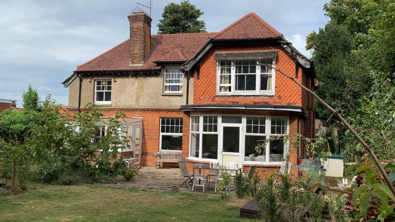 Luxury Large Coastal Retreat Near The Sea Holiday home